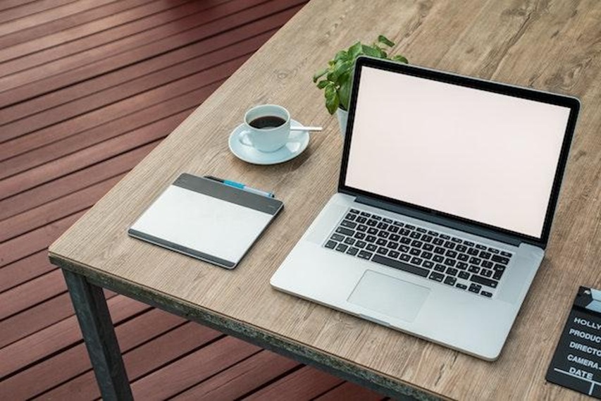 table coffe notebook and laptop